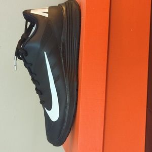 NEW Nike Lunar Vapor Trainer Black/White